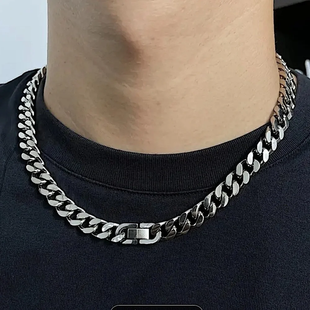 Stainless steel 8mm chain link necklace.